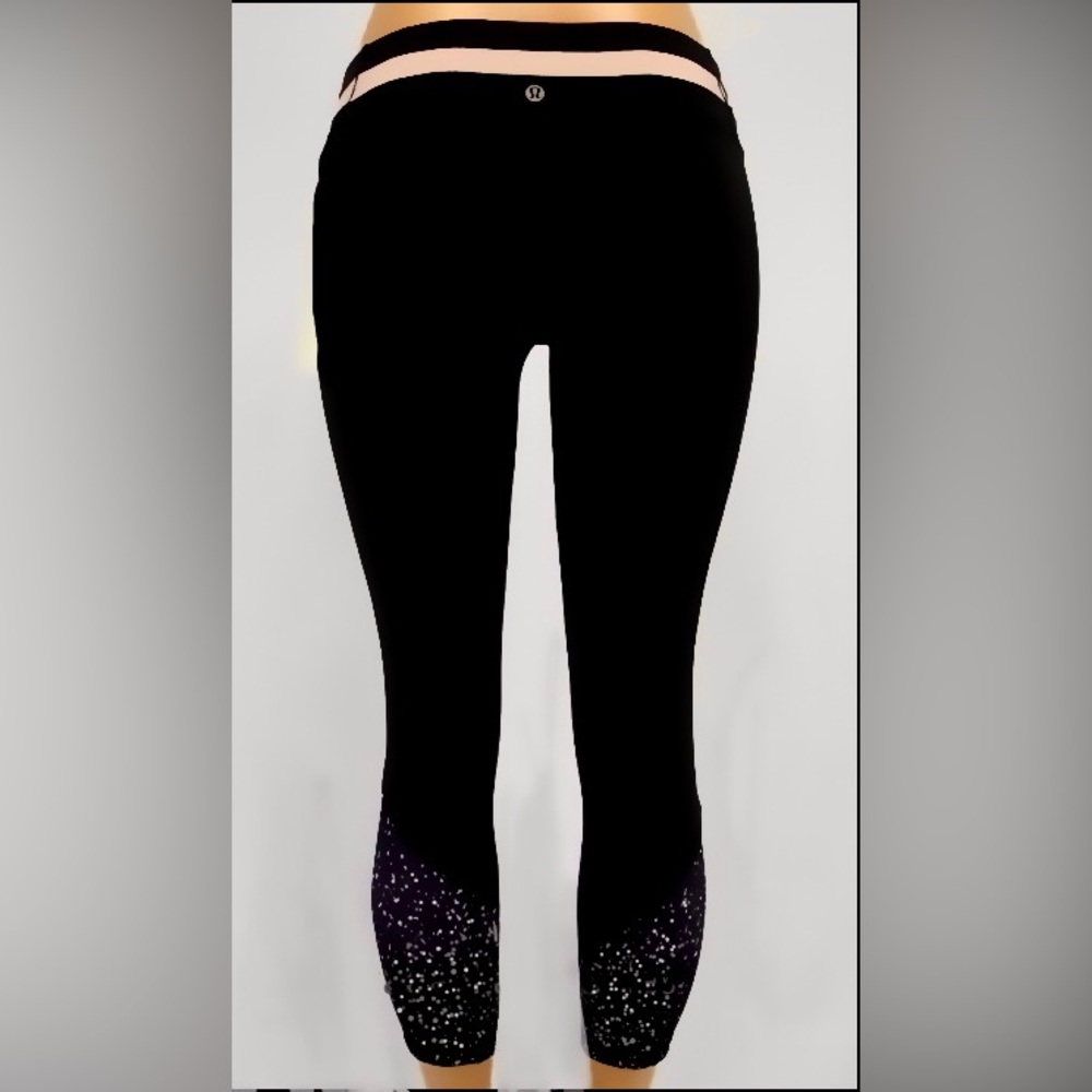🍋Lululemon leggings with light pink striped waist see measurements . 7/8 length
